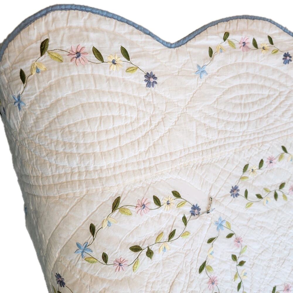 Cottagecore Embroidered Floral Quilt Full 63x80 Coverlet Bedspread Shabby Cozy